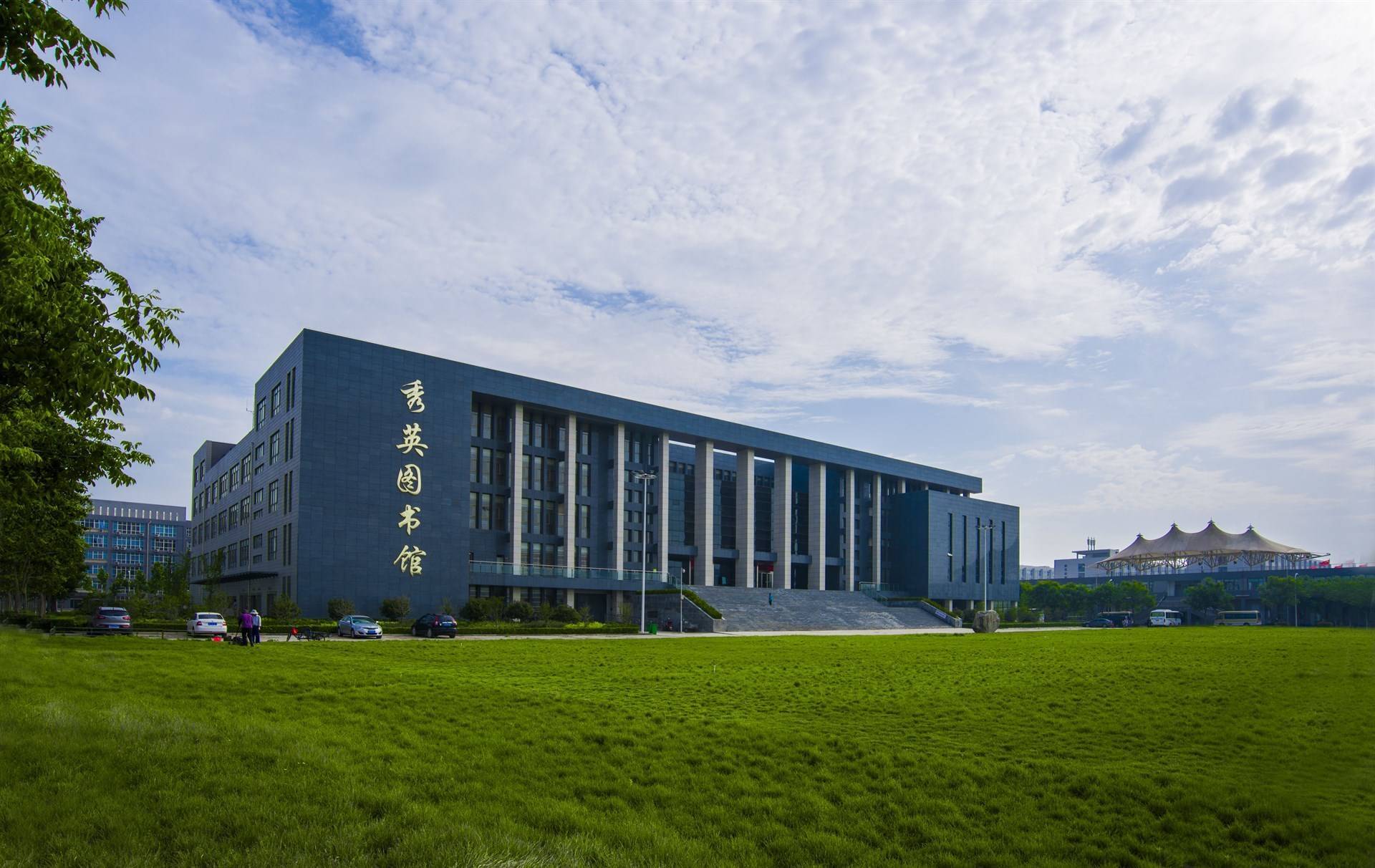 郑州工商学院三本图片