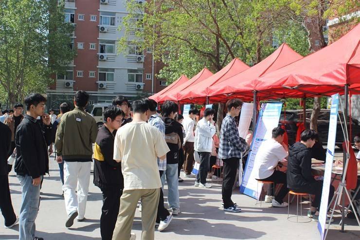 2025年“奔甬而来 余慈有你”校园招聘活动(河南工学院专场)成功举办
