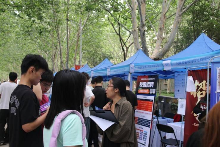 河南职院成功举办2025届毕业生夏季双选会
