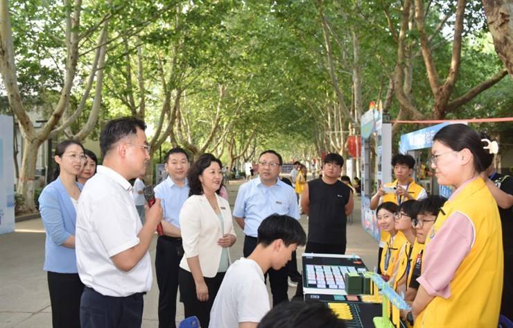 河南职院举办“就业政策、职业规划”宣传月成果展活动