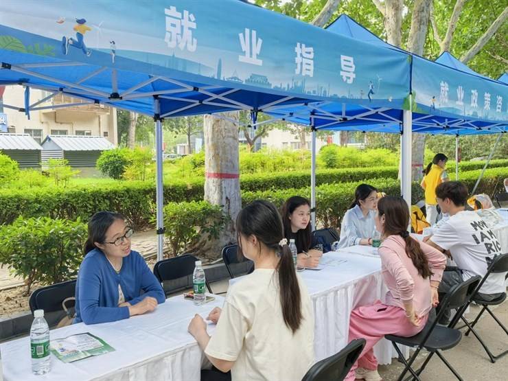 河南职院成功举办2025届毕业生夏季双选会