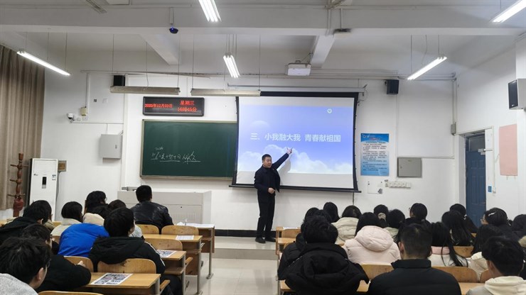 河南职业技术学院开展职业生涯规划教育进课堂活动 ——聚焦通信行业,助力学生“盘”好未来十年