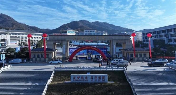 我校2025届毕业生双向选择洽谈会成功举办
