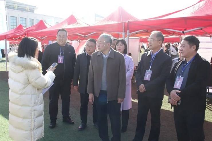 我校2025届毕业生双向选择洽谈会成功举办