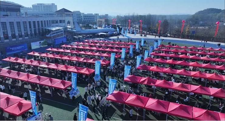 我校2025届毕业生双向选择洽谈会成功举办