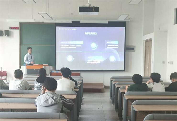 学院成功举办人本集团有限公司招聘会