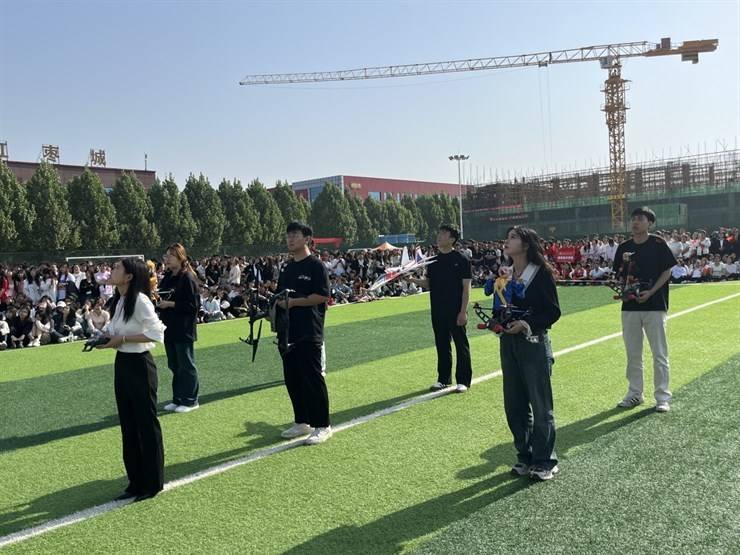 【媒体报道】无人机“飞手”培训班再上新,郑州食品工程职业学院将设无人机产业学院
