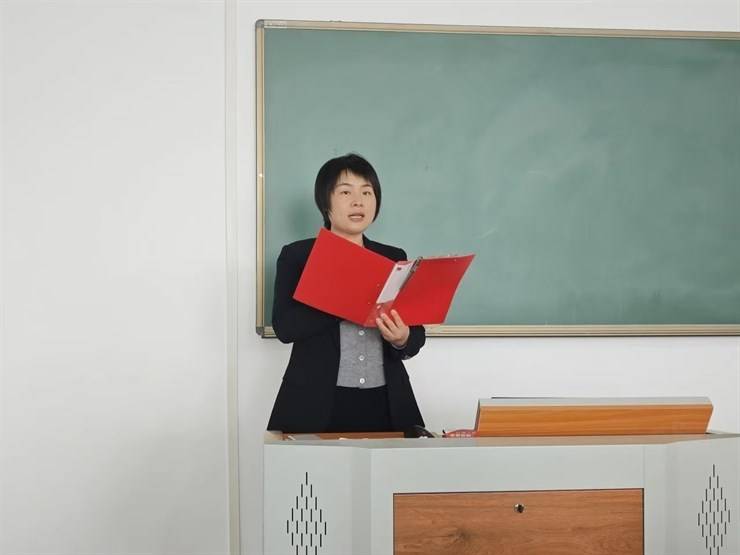 第二期“菁英百人汇”与“名师大讲堂”盛大开启—书记开讲《直面“V”型人生—以胜利之姿雕刻青春印记》
