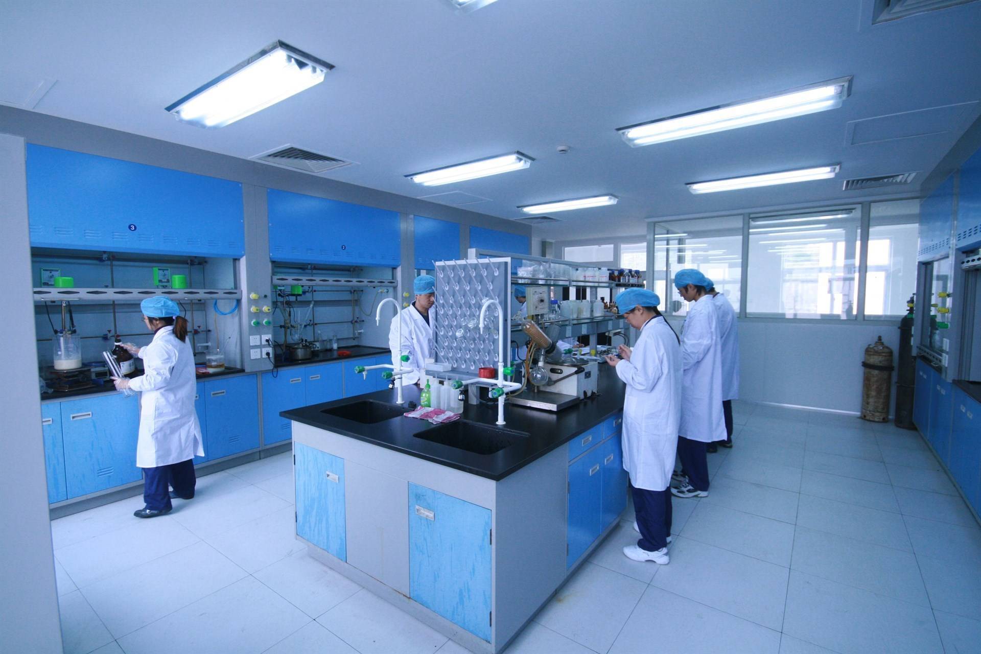 002099)位于浙江台州,是一家生产特色原料药,制剂以及精细化学品