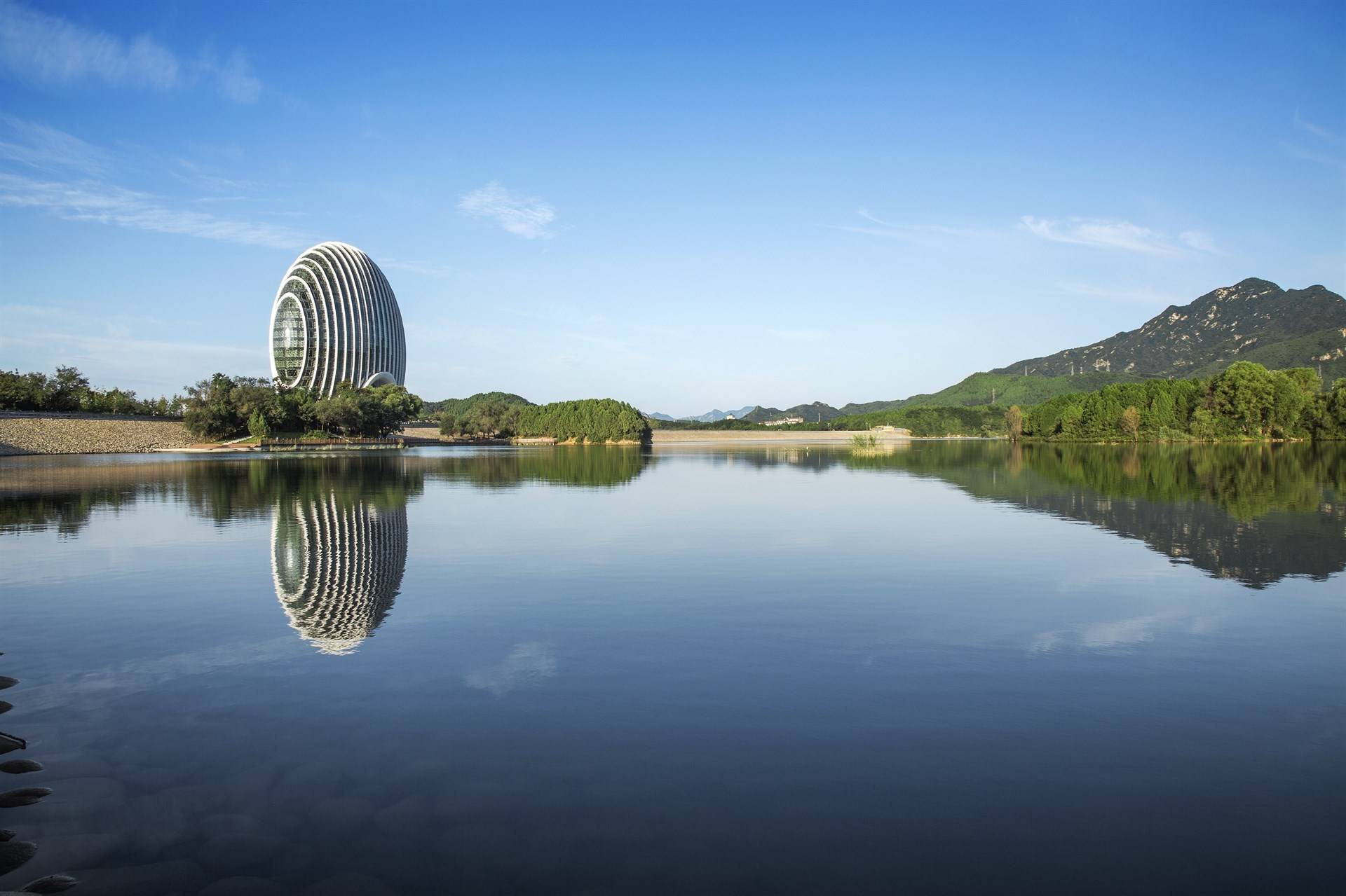 公司展示北京日出东方凯宾斯基酒店&雁栖岛,坐落在风景如画的雁栖湖畔