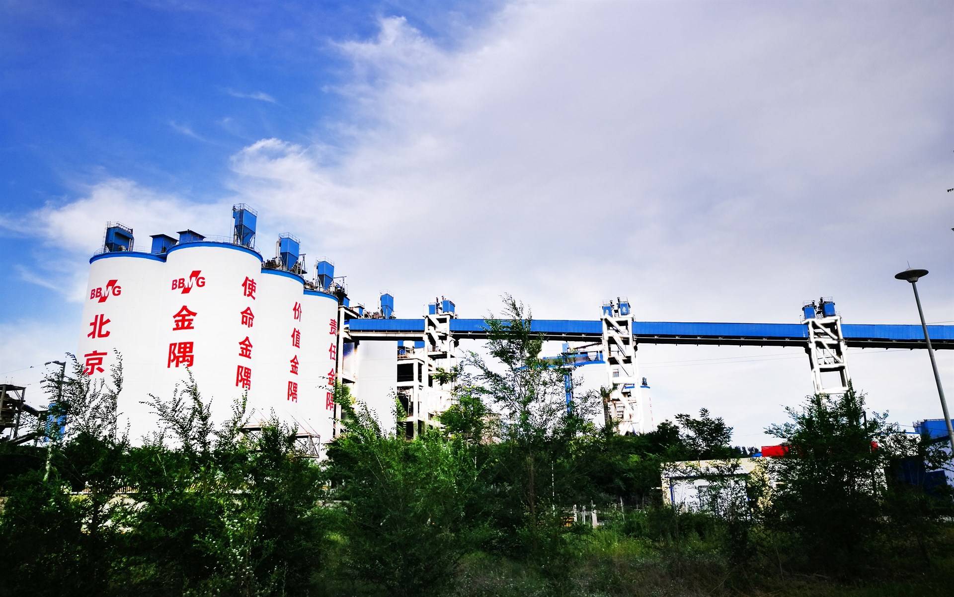 位于山西运城市闻喜县侯村乡,是金隅冀东水泥(唐山)有限公司与山西鑫