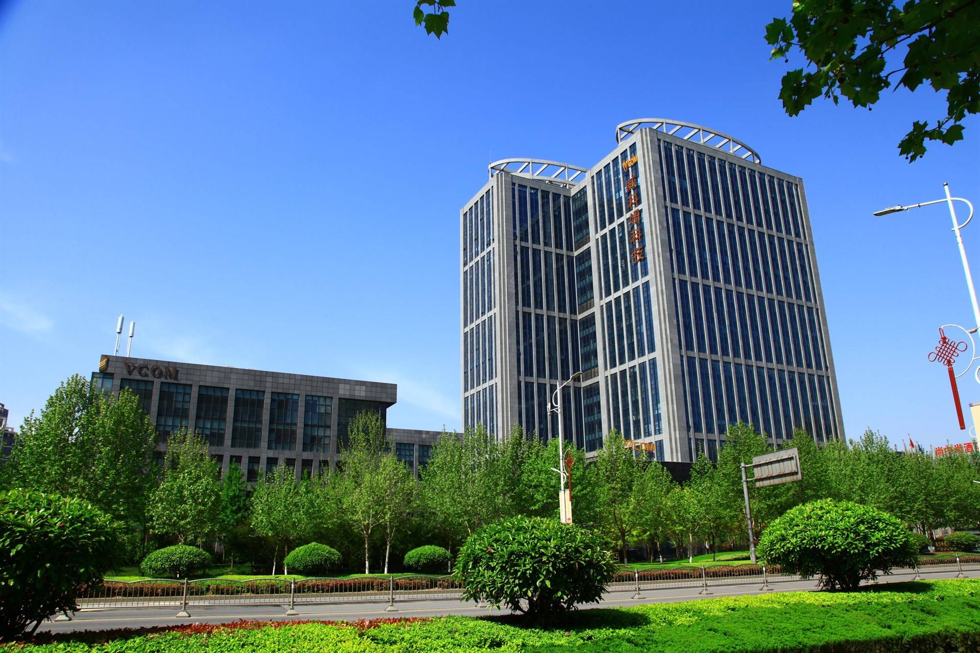 硕士等中青年科技专家共同创建的高新技术企业,企业以"汇集it有志青年