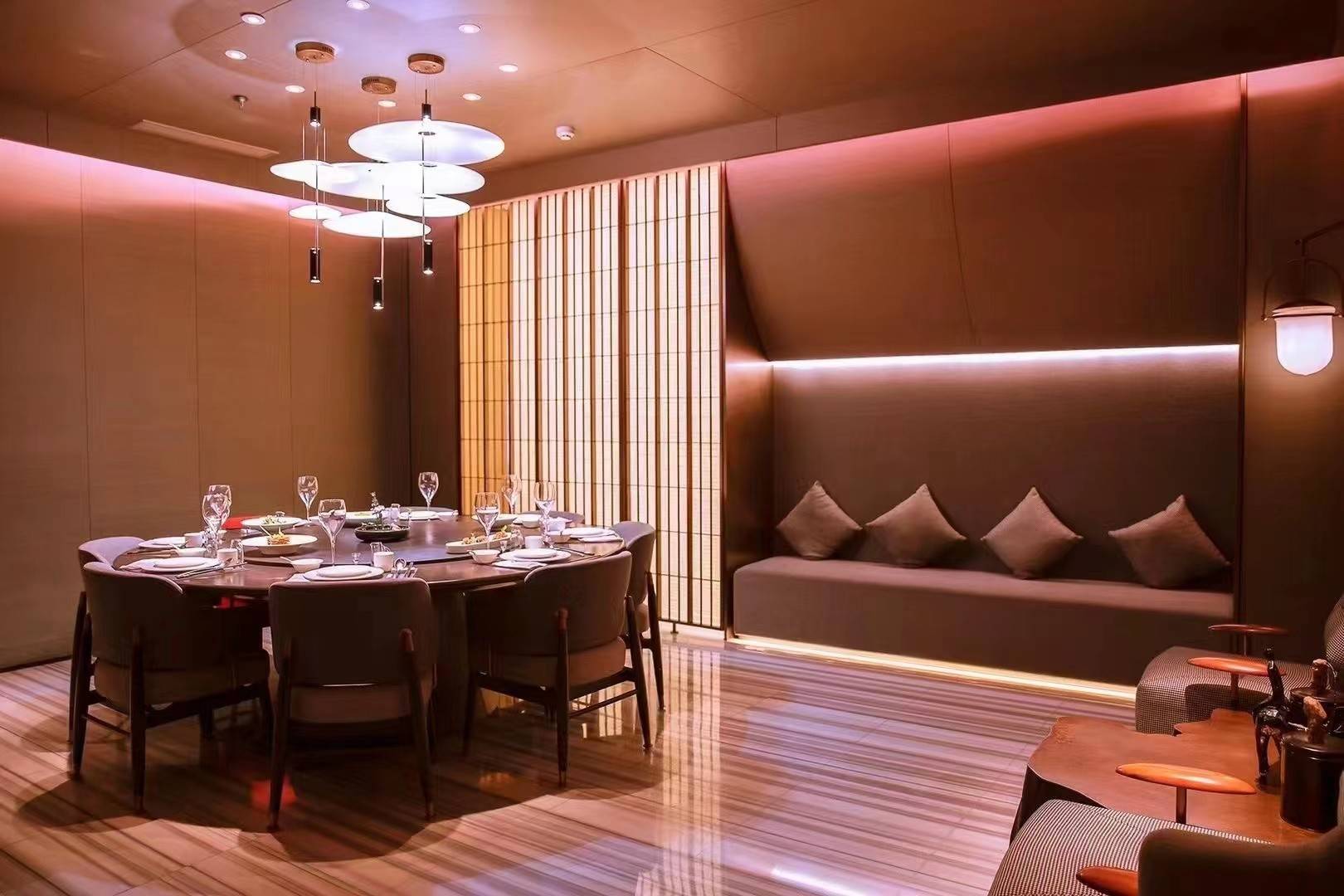山外珍味餐厅的公司展示
