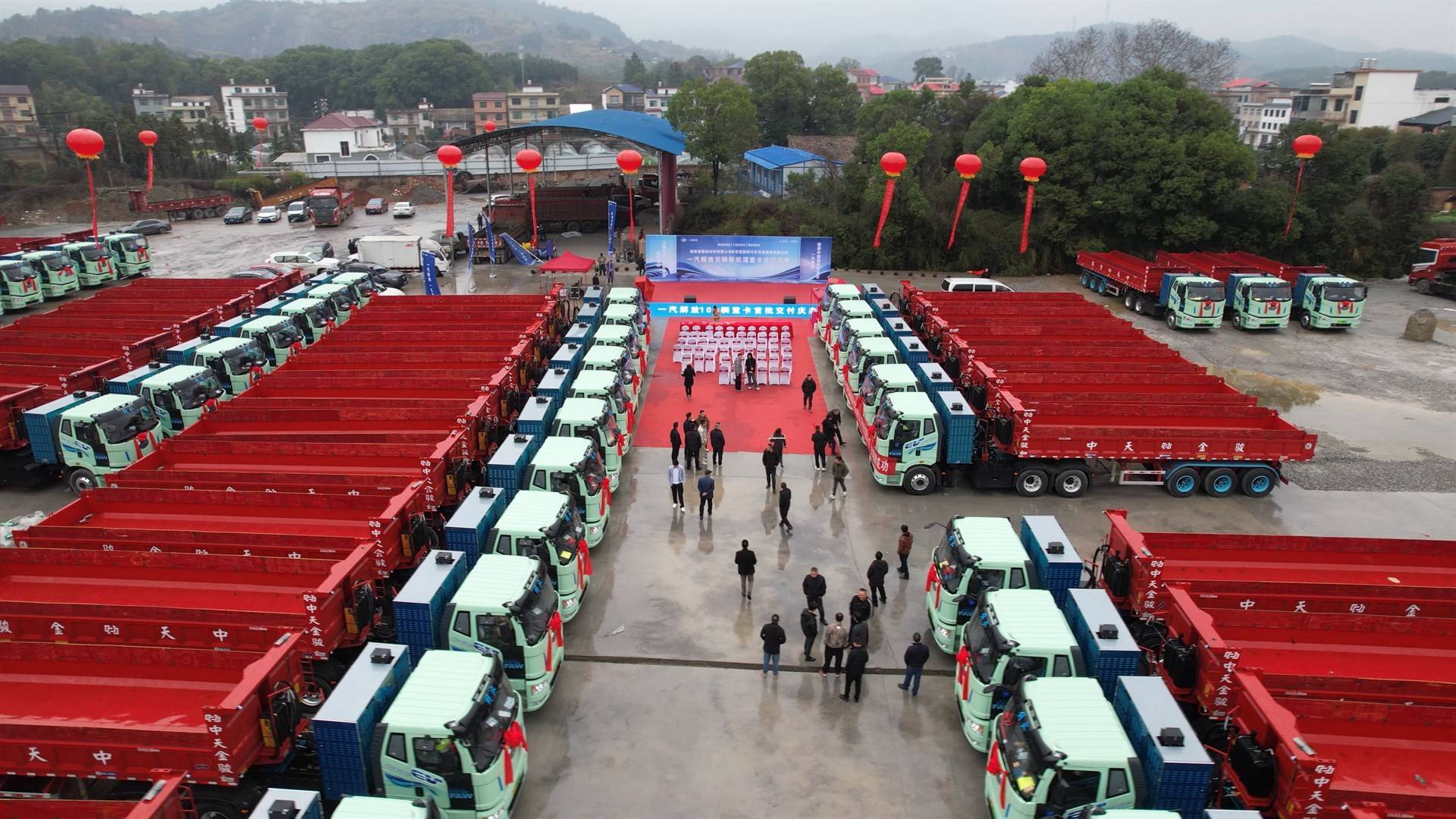 自卸半挂车和罐车等