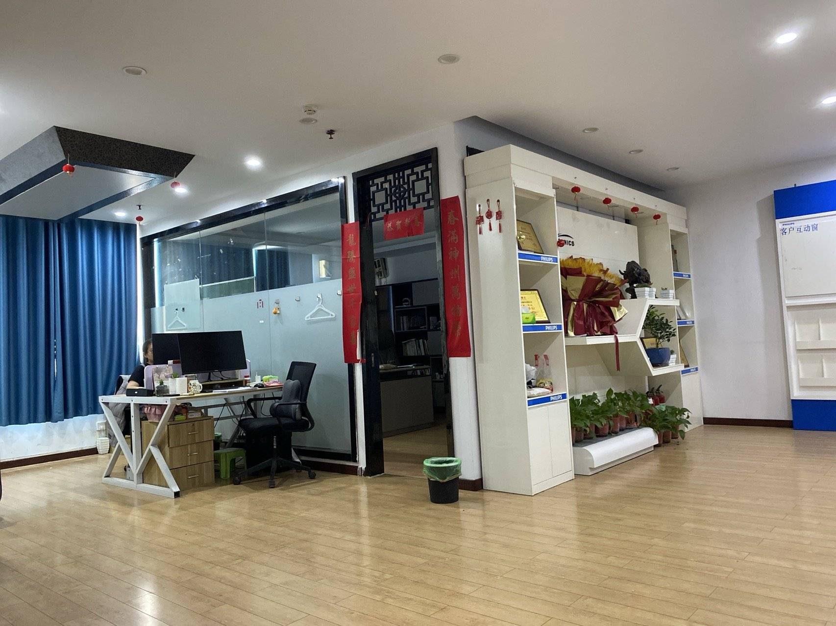 雅帆展览的公司展示