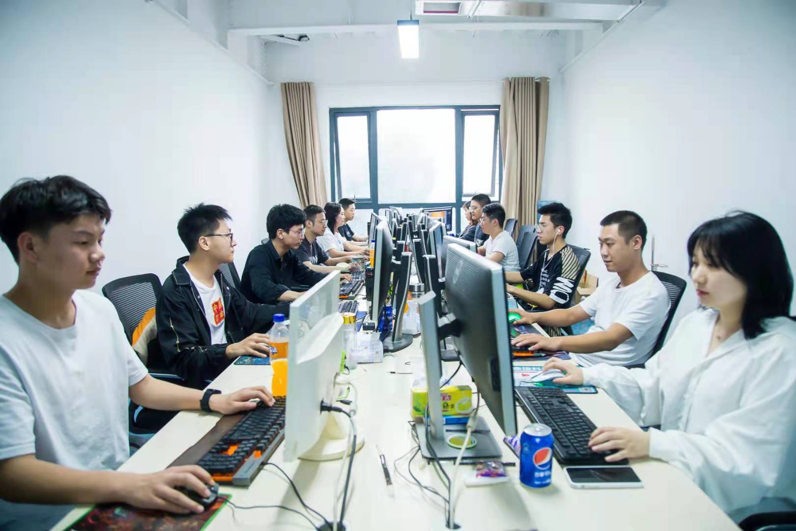 鸣人云文化传媒的公司展示