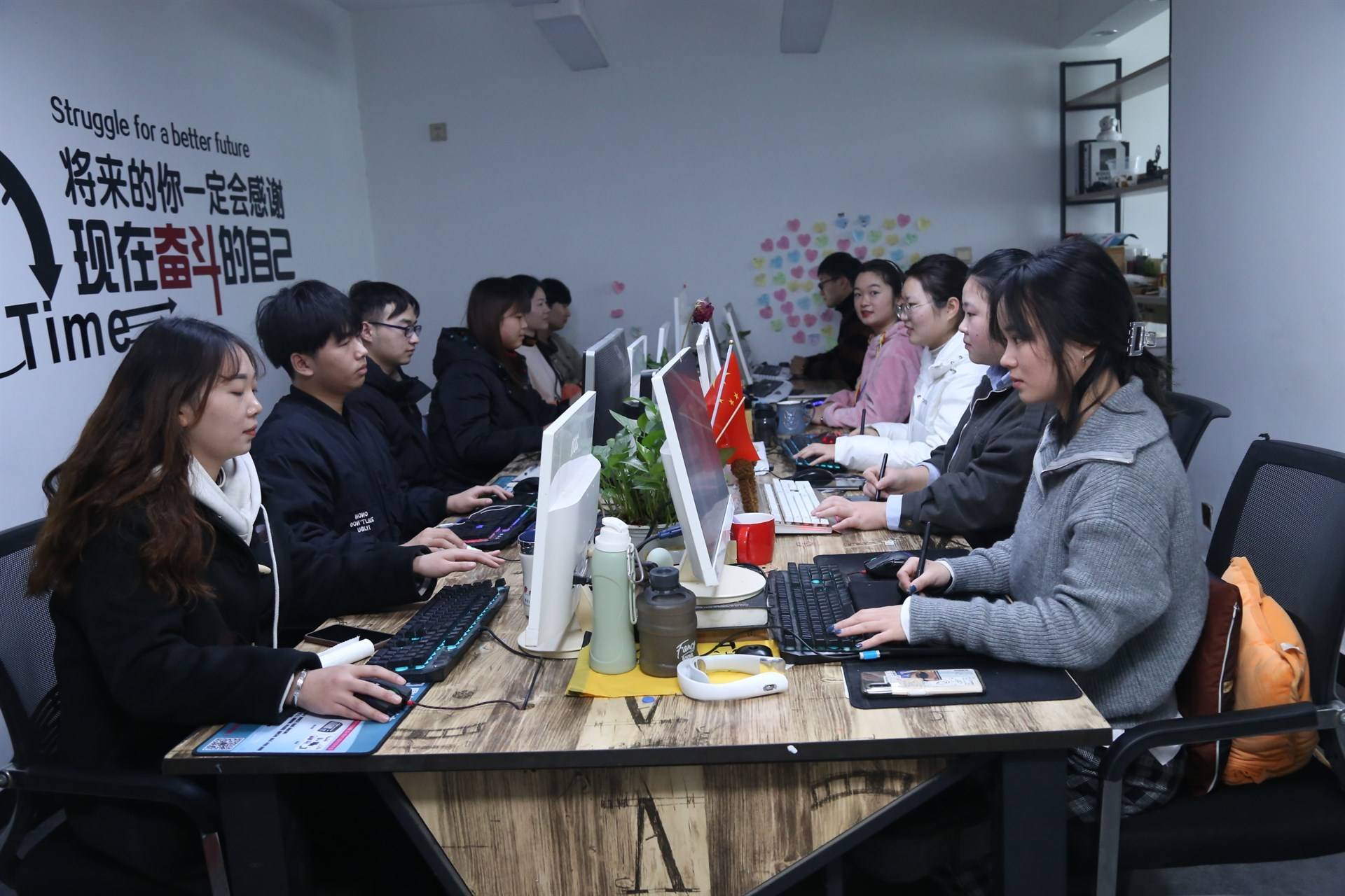 鸣人云文化传媒的公司展示