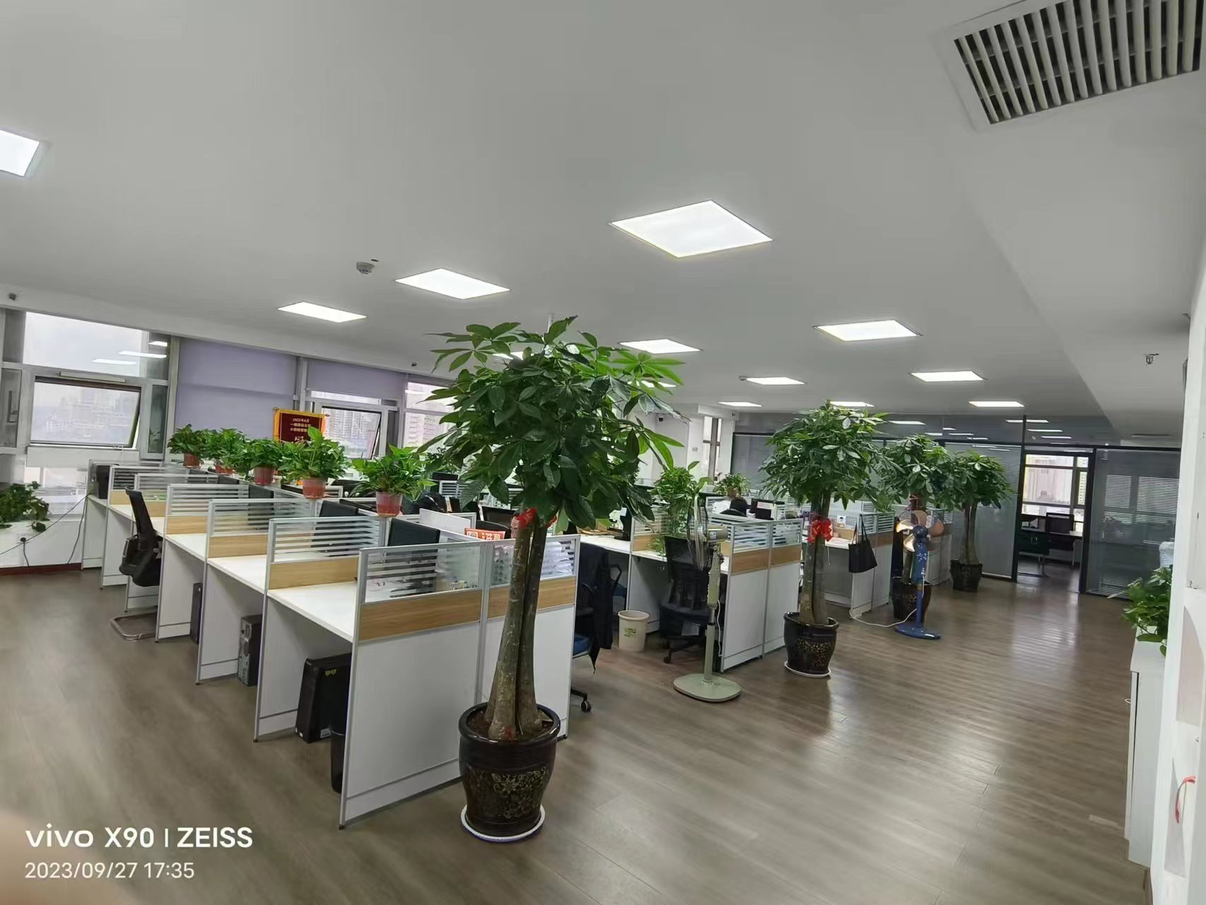 河南万融金融的公司展示